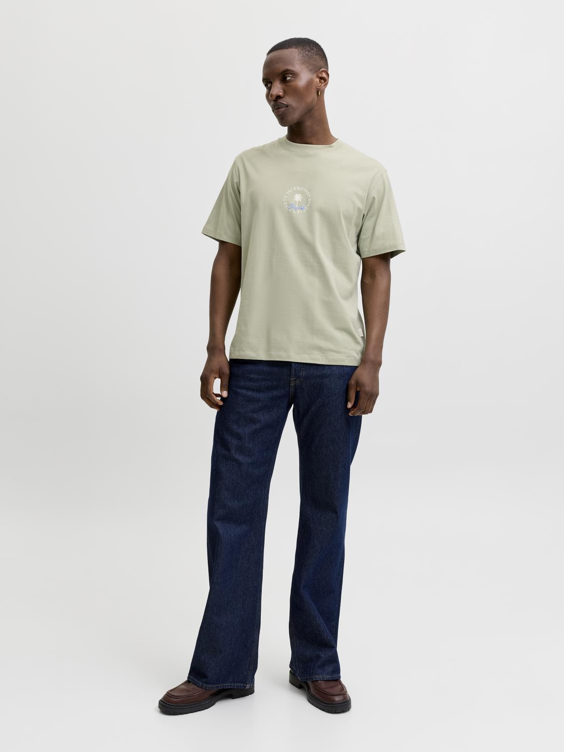 model_shot-front_full
